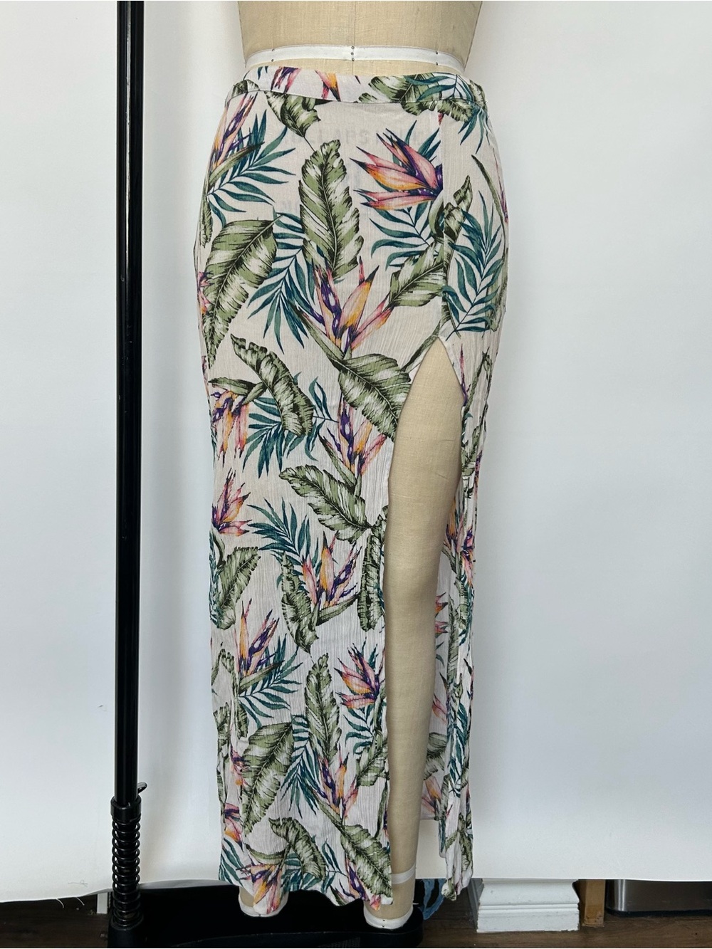 Maxi Side-Slit Tropical Leaf Skirt - White Multi